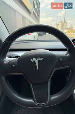 Седан Tesla Model 3 2019 в 