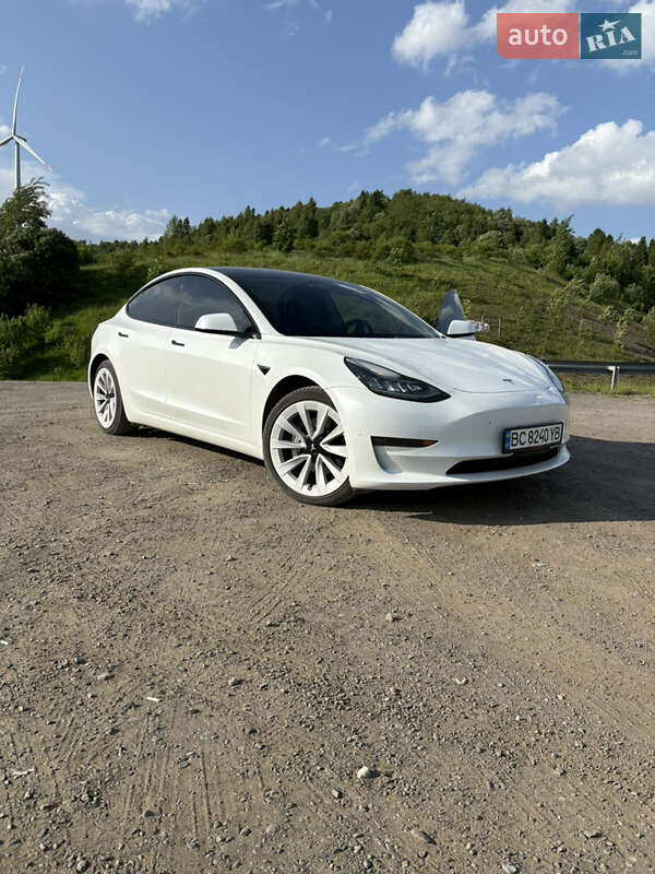 Седан Tesla Model 3 2021 в 