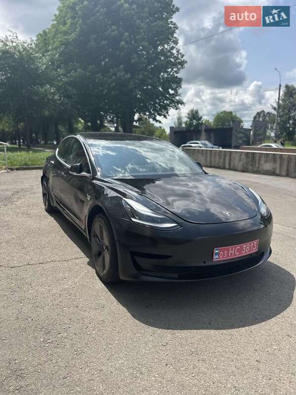 Седан Tesla Model 3 2020 в Ровно