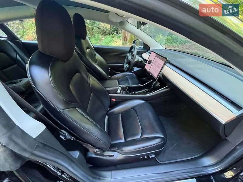 Седан Tesla Model 3 2018 в Луцьку