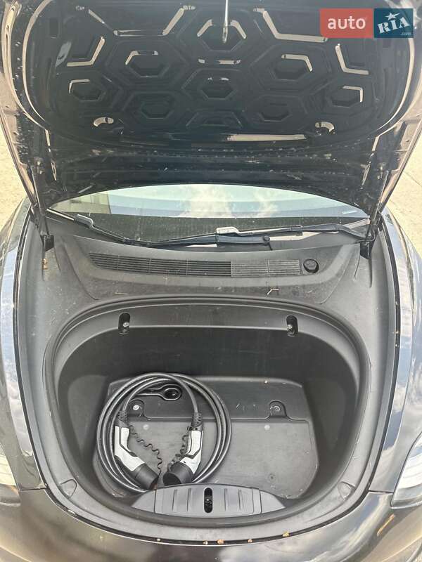 Седан Tesla Model 3 2020 в Ровно