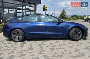 Седан Tesla Model 3 2022 в 