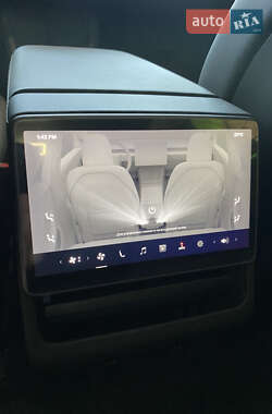 Седан Tesla Model 3 2024 в 