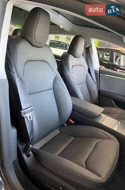 Седан Tesla Model 3 2024 в 