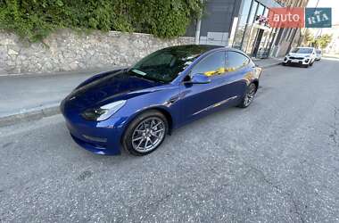Седан Tesla Model 3 2022 в 