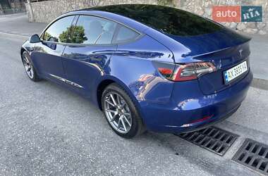 Седан Tesla Model 3 2022 в 