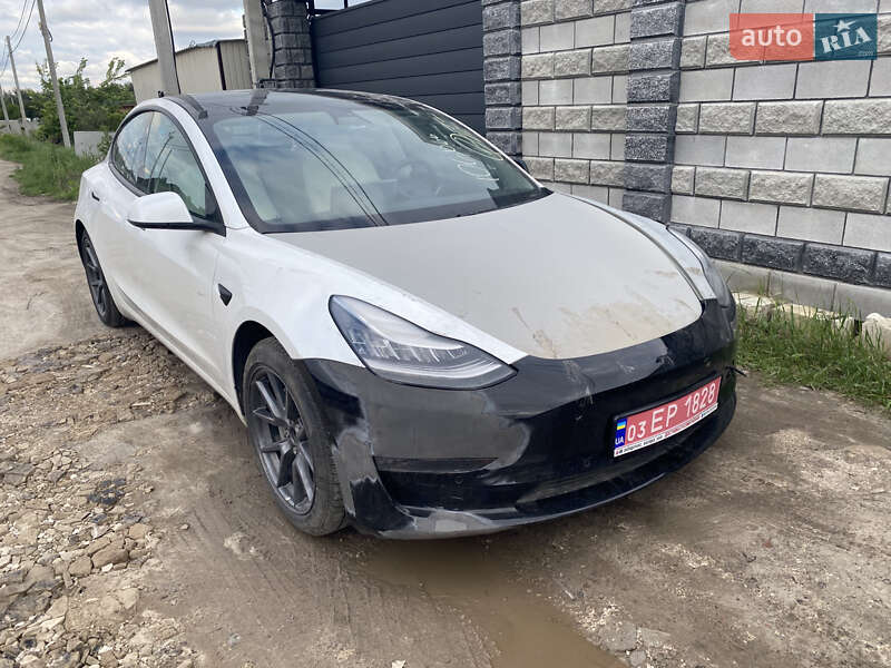Седан Tesla Model 3 2021 в 