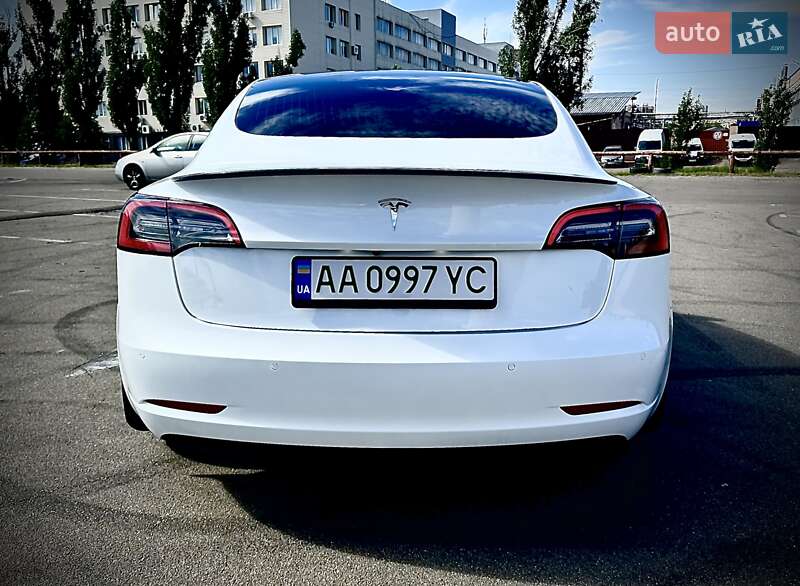 Седан Tesla Model 3 2020 в Києві