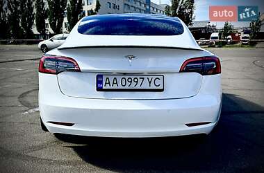 Седан Tesla Model 3 2020 в 
