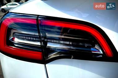 Седан Tesla Model 3 2020 в 