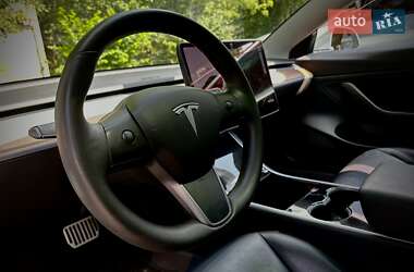Седан Tesla Model 3 2020 в 
