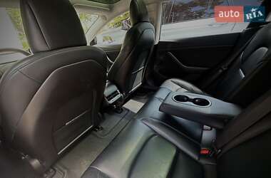 Седан Tesla Model 3 2020 в 