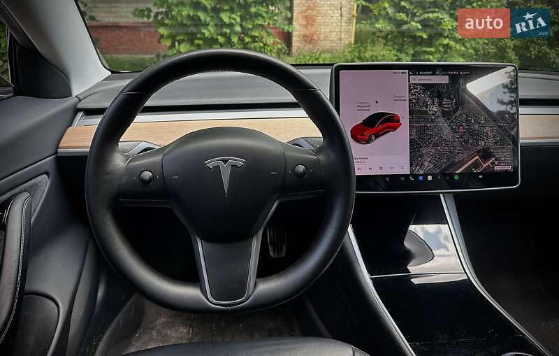 Седан Tesla Model 3 2020 в Києві