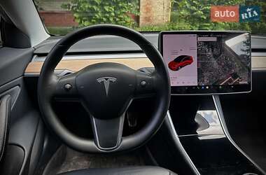 Седан Tesla Model 3 2020 в 