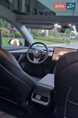 Седан Tesla Model 3 2023 в 