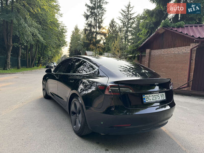 Седан Tesla Model 3 2019 в Львові