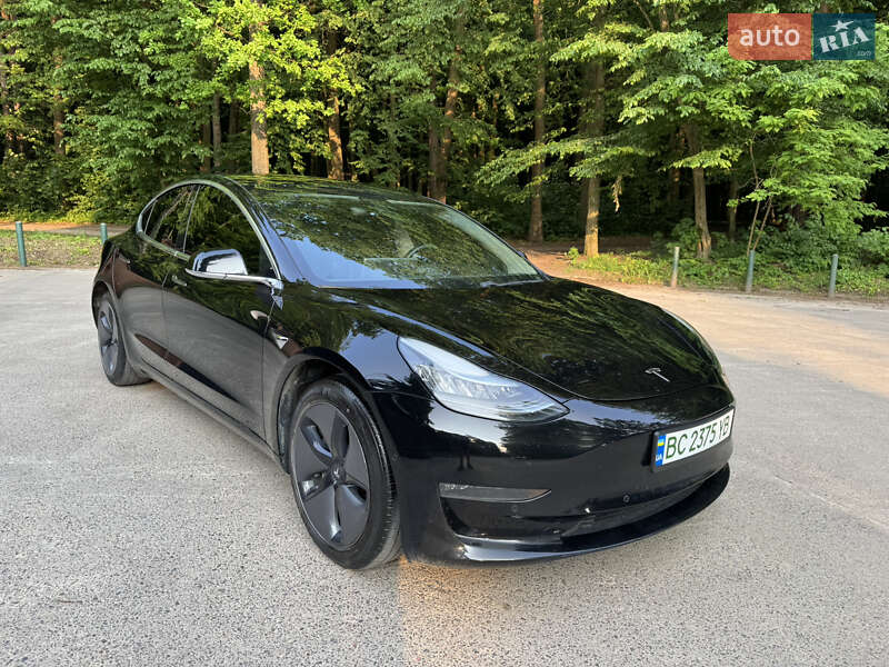 Седан Tesla Model 3 2019 в Львові