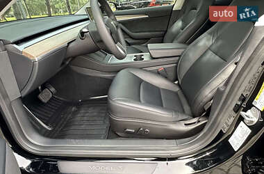 Седан Tesla Model 3 2023 в 