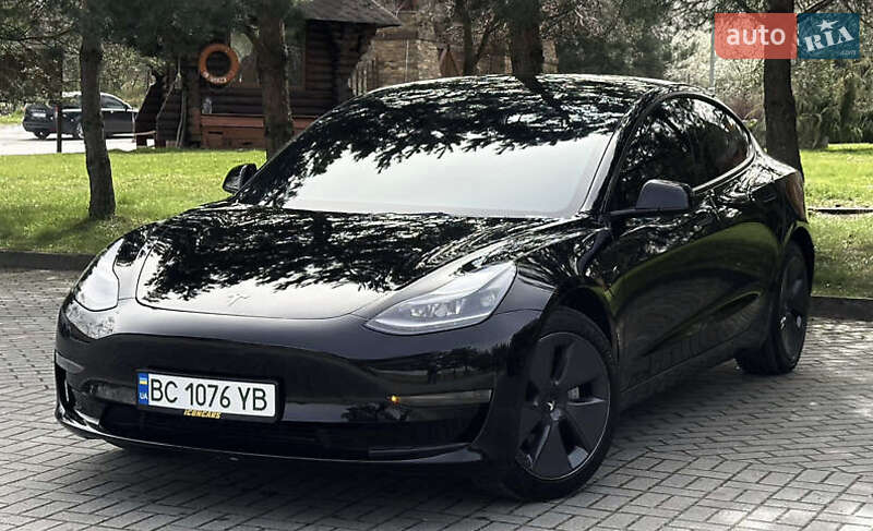 Седан Tesla Model 3 2023 в Івано-Франківську
