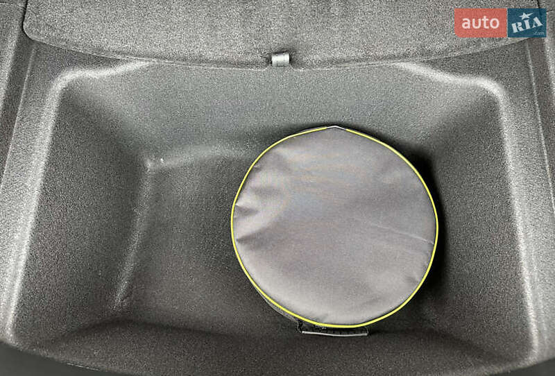 Седан Tesla Model 3 2023 в 