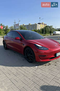 Седан Tesla Model 3 2022 в 