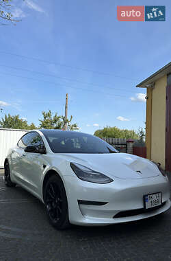 Седан Tesla Model 3 2021 в 