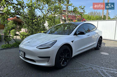 Седан Tesla Model 3 2021 в 