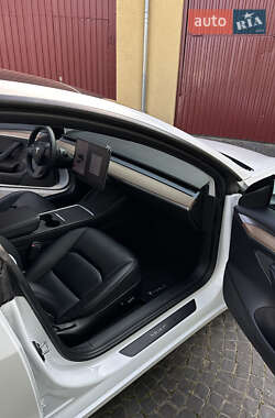 Седан Tesla Model 3 2021 в 