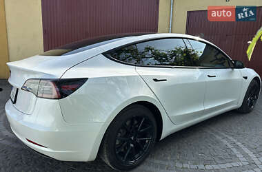 Седан Tesla Model 3 2021 в 