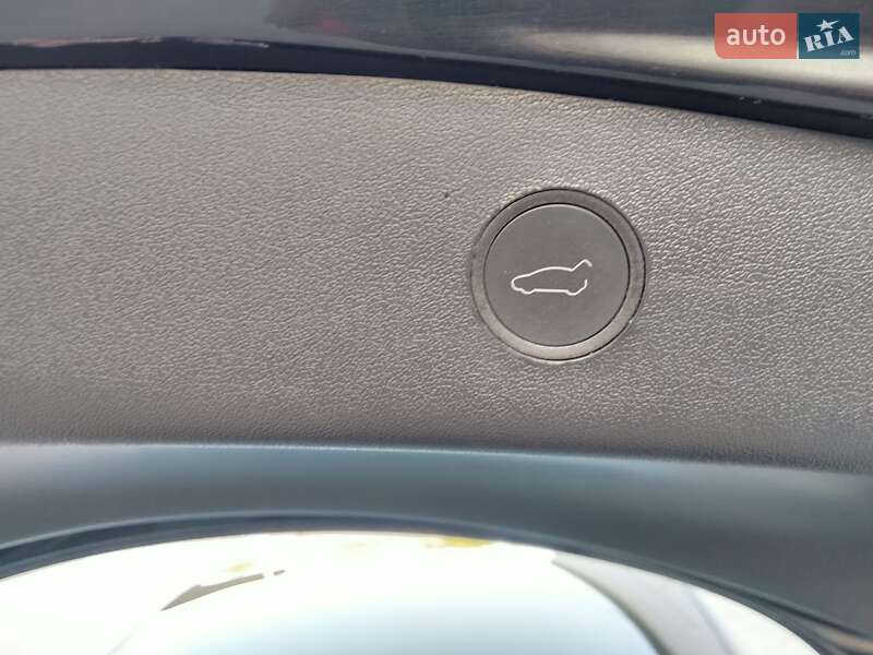 Седан Tesla Model 3 2023 в Белой Церкви