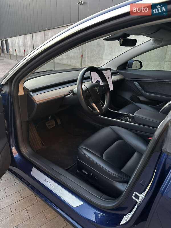 Седан Tesla Model 3 2018 в Києві
