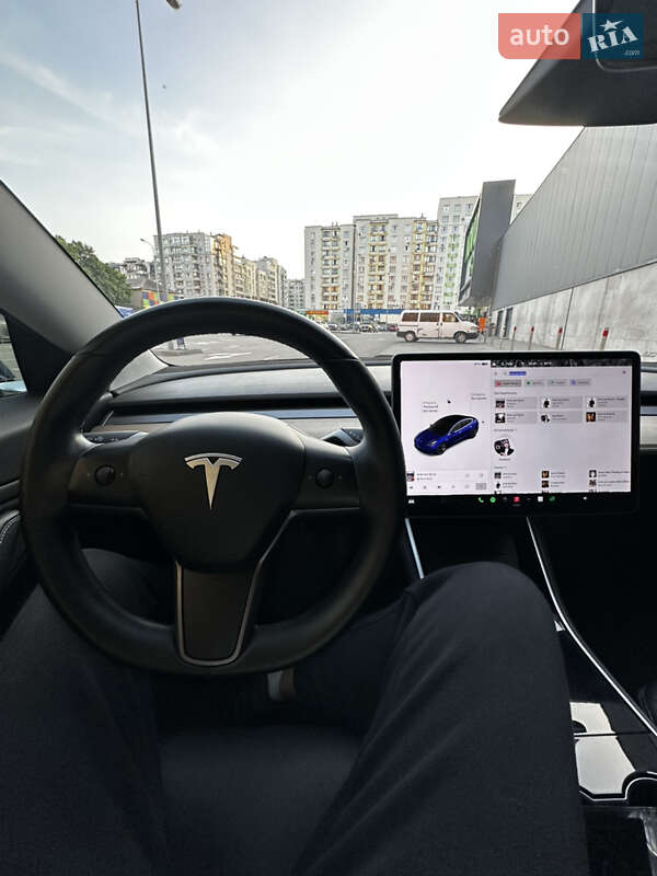 Седан Tesla Model 3 2018 в Києві