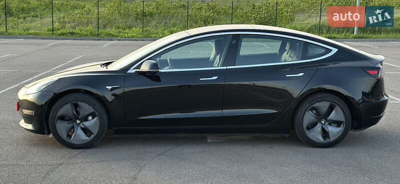Седан Tesla Model 3 2018 в Рівному