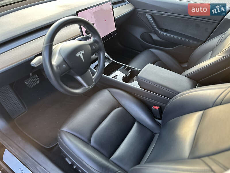 Седан Tesla Model 3 2018 в Рівному