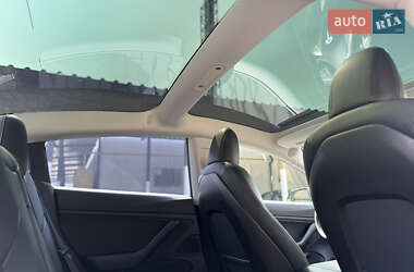 Седан Tesla Model 3 2019 в 