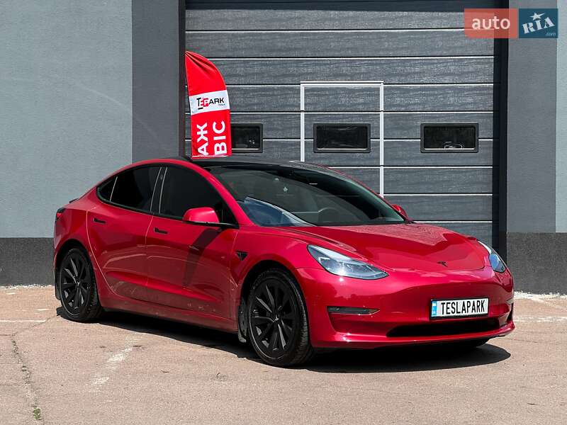 Седан Tesla Model 3 2021 в Киеве