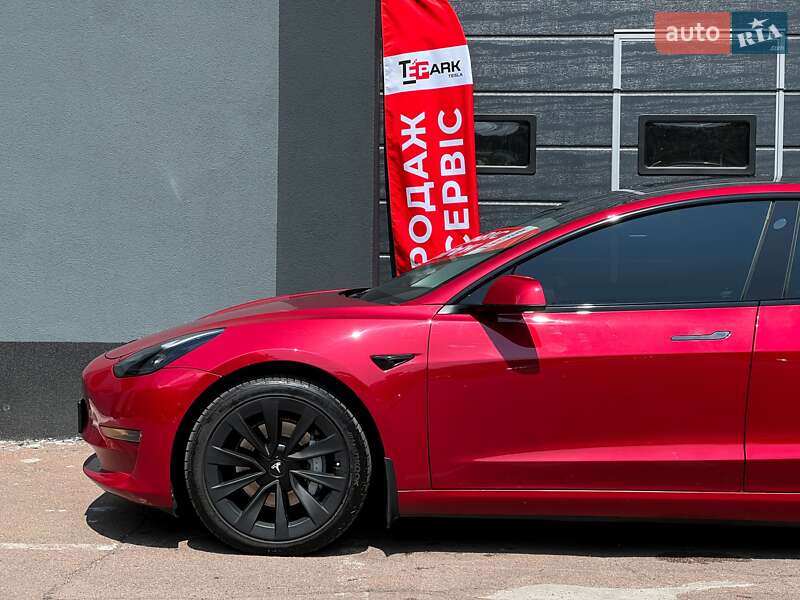Седан Tesla Model 3 2021 в Киеве