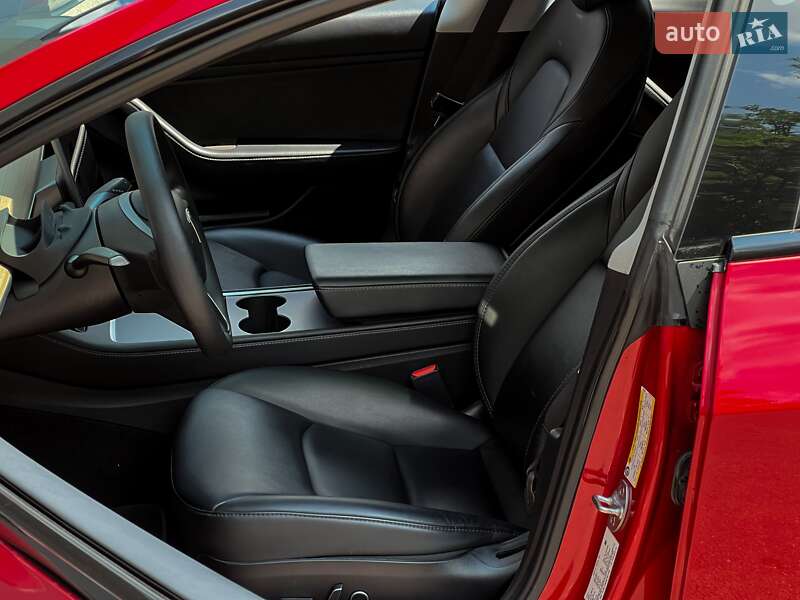 Седан Tesla Model 3 2021 в Киеве