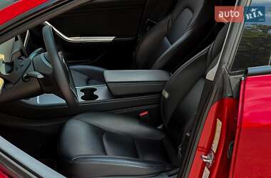 Седан Tesla Model 3 2021 в 