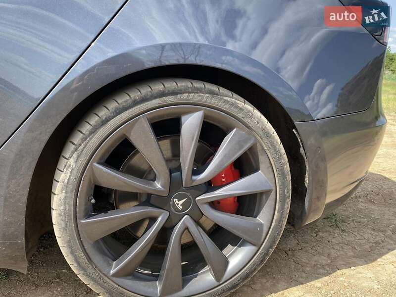 Седан Tesla Model 3 2020 в Кривому Розі