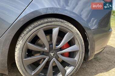 Седан Tesla Model 3 2020 в 