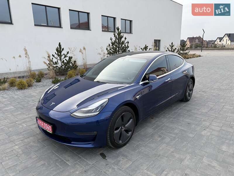 Седан Tesla Model 3 2019 в Луцке