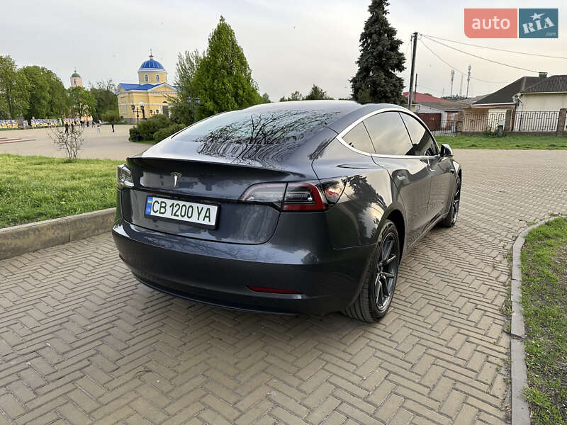 Седан Tesla Model 3 2019 в Прилуках
