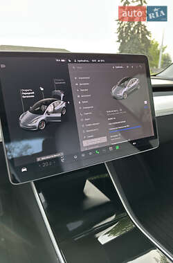 Седан Tesla Model 3 2019 в 