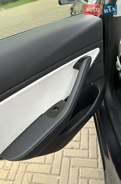 Седан Tesla Model 3 2019 в 