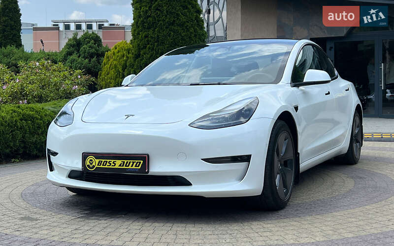 Седан Tesla Model 3 2022 в Львові