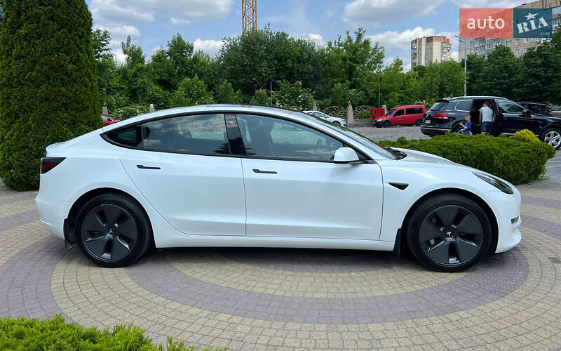 Седан Tesla Model 3 2022 в Львові