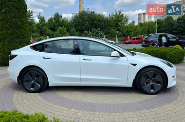 Седан Tesla Model 3 2022 в 
