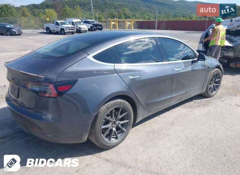 Седан Tesla Model 3 2019 в Прилуках