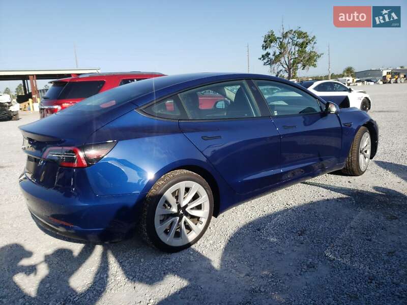 Седан Tesla Model 3 2022 в 